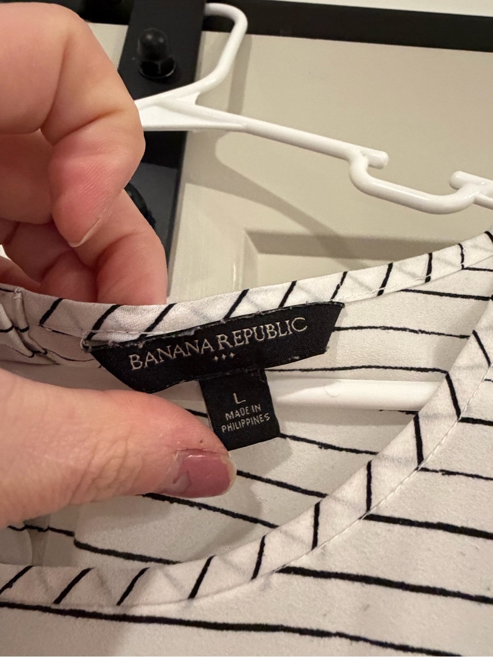 Banana Republic Women’s White Navy Striped Short Sleeve Top Size Large - Picture 3 of 3